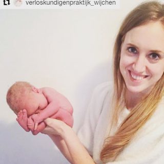 Wauw! Kijk eens hoe flexibel zo'n kleintje in de buik zit! Prachtige foto!
#newborn #oudjaarsavondkindje #repost